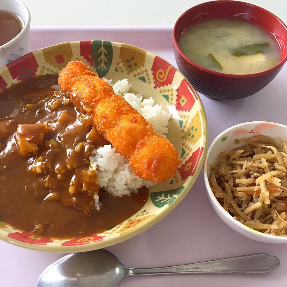 日替りカレー(うずらフライ)、きんぴらごぼう、味噌汁(ほうれん草、玉子)|maixx ใหม่さん