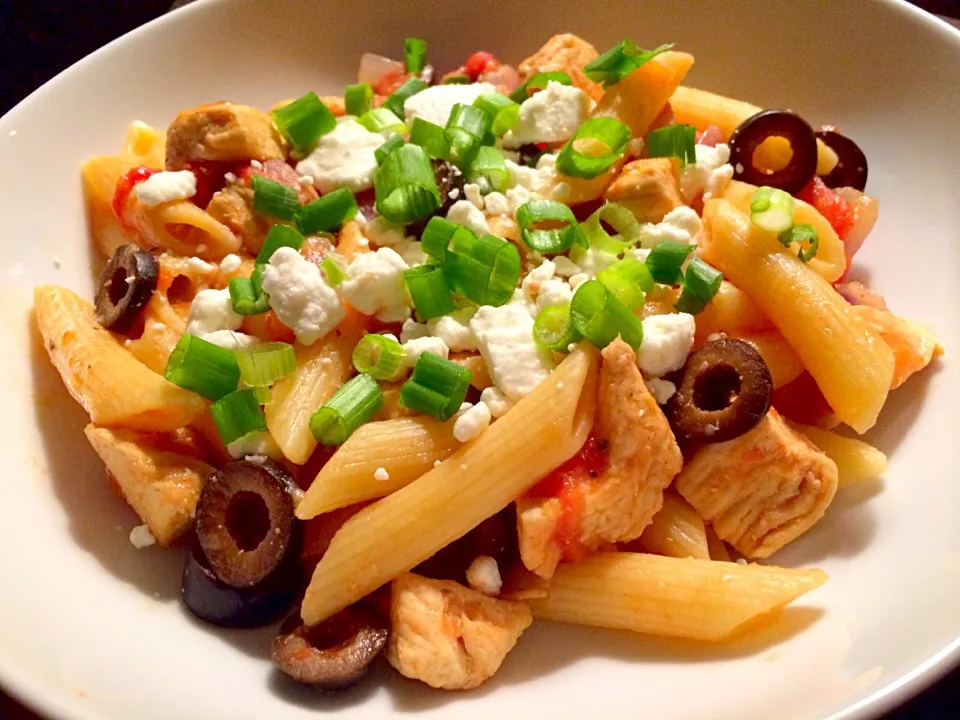 Greek Chicken Penne topped with Goat Cheese and Green Onions|idgara000さん