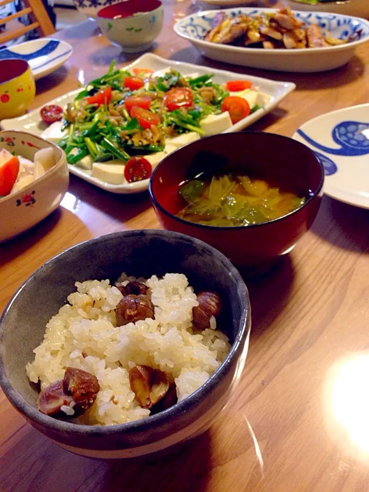 Snapdishの料理写真:栗ごはん、ねぎ塩豚トロ、お豆腐の香味野菜サラダ、浅漬け、葉物の塩漬け、白菜のお味噌汁|Fumieさん