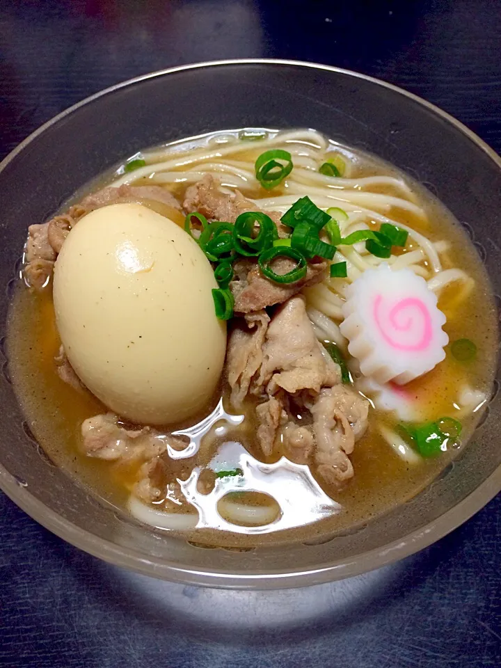 Snapdishの料理写真:肉うどん、昨日のラーメンスープwith即席半熟煮卵|yukirinさん