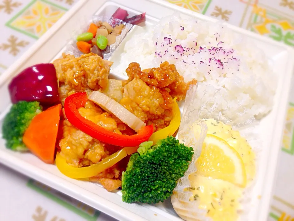 若鶏と野菜のチキン南蛮弁当🍱|ゆうじ.さん