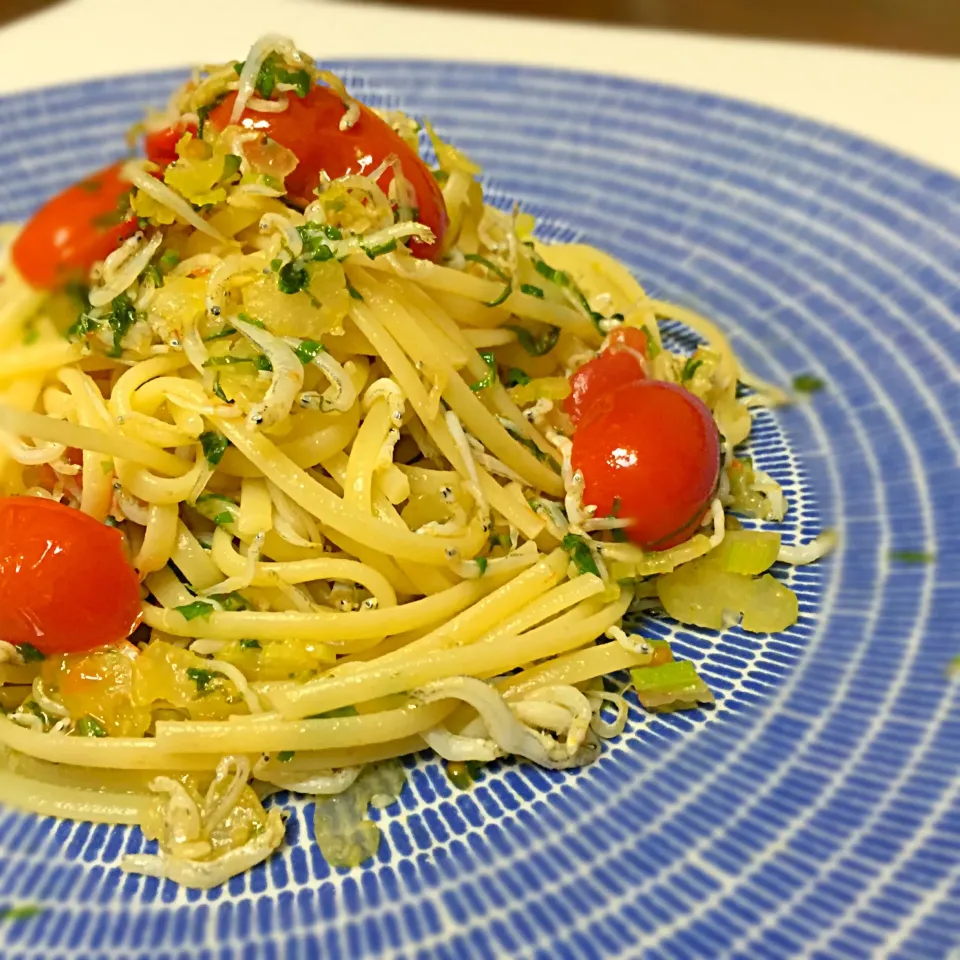 しらすとセロリのパスタ＊レモン塩とオリーブオイルでさっぱり|Akiさん