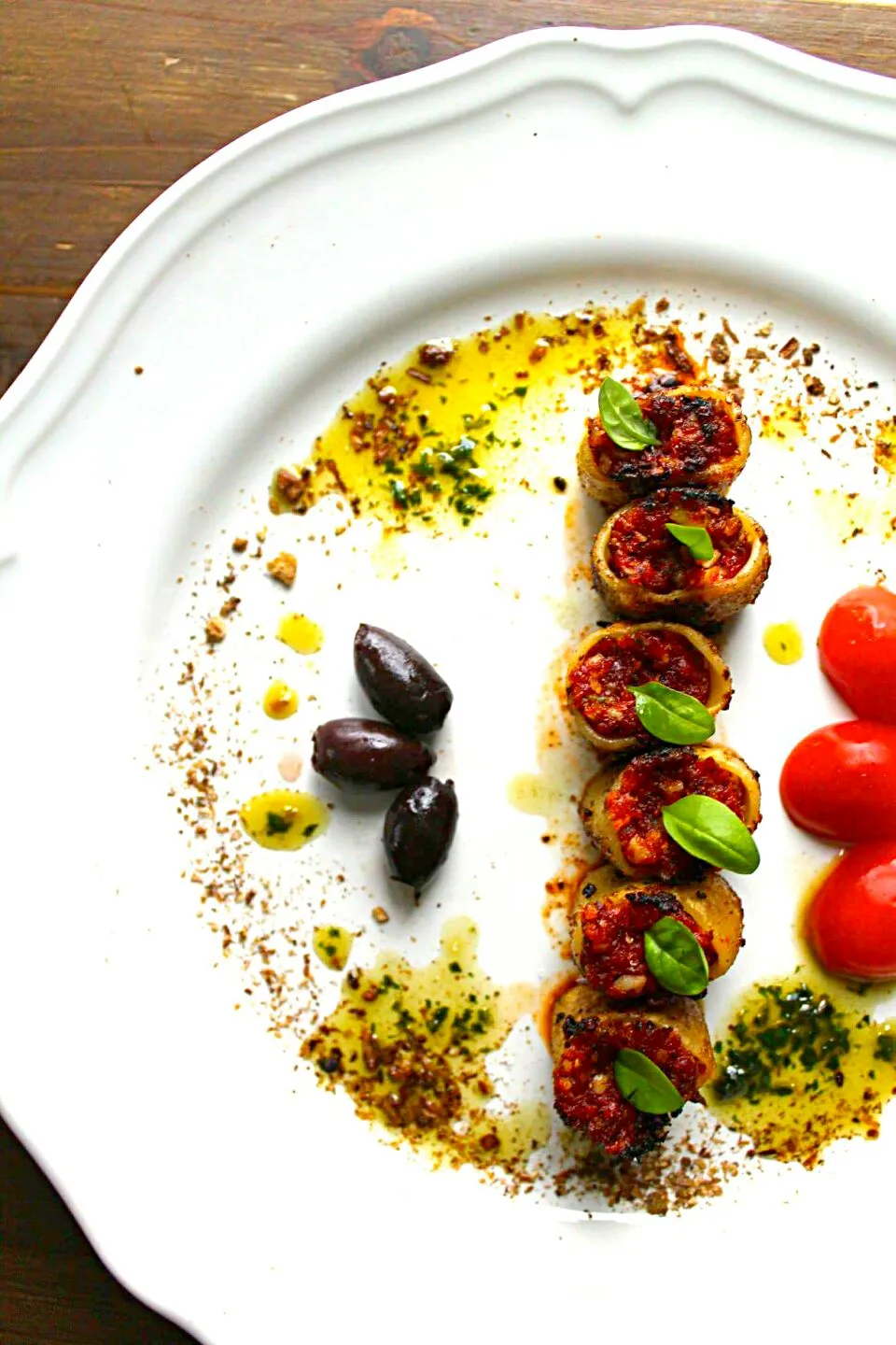 #tbt Stuffed Anelli Pasta with Sundried Tomatoes and Basil, a dust of porcini sea salt, basil oil, fresh tomatoes and olives. This dish took some time but it wa|lisaさん