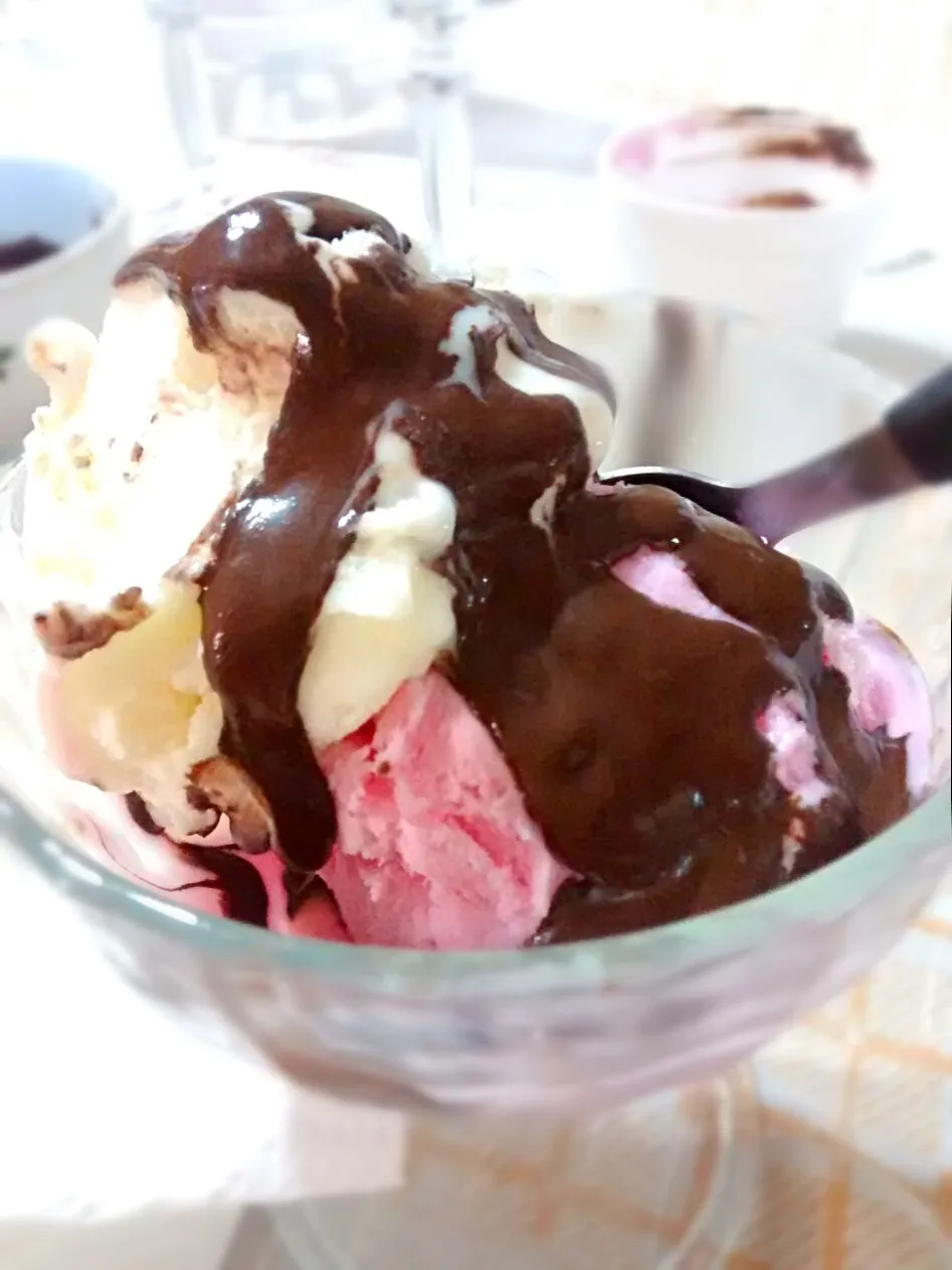 No sugar ice cream with no sugar chocolate sauce|Abrilさん