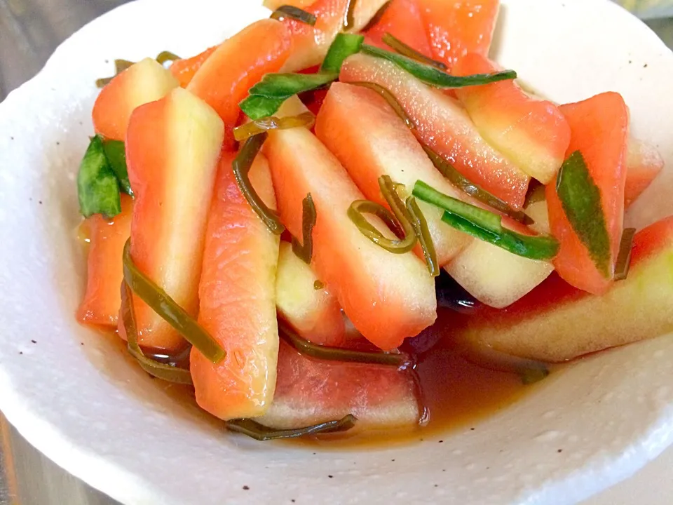 貧乏臭いけど大好きなのよ 昨日 スイカを食べたから塩昆布で西瓜の皮の浅漬け🍉|佐野未起さん