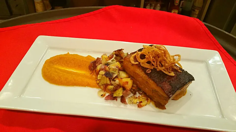 Citrus glazed pork belly with fingerling potato hash, crispy fried shallots and butternut puree|ryan cornwallさん