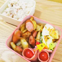 Snapdishの料理写真:お弁当☺︎ジャーマンポテト/ゆで卵の中華和え/プチトマトのベーコン巻き|akane☺︎さん