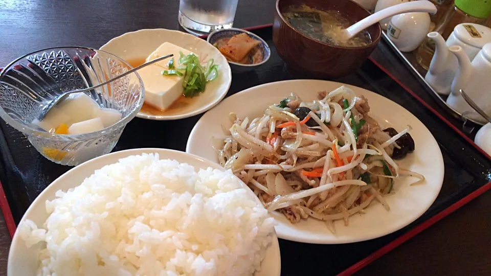 【日替定食】豚肉細切り・野菜黒胡椒炒めを頂きました。|momongatomoさん