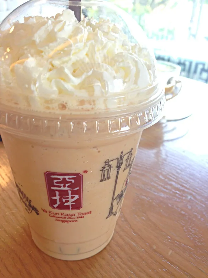 Snapdishの料理写真:Milk tea frappe|PhUnGさん