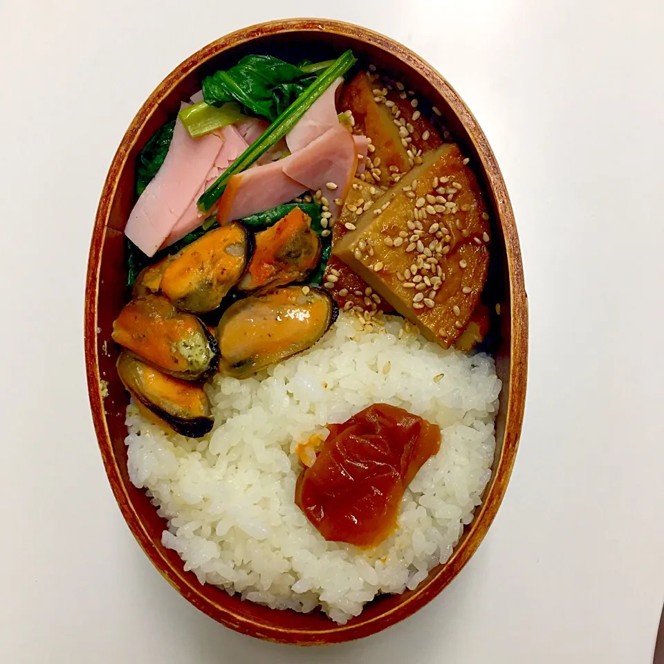 男の手作り弁当（ムール貝とさつま揚げと青菜）|中野忠さん