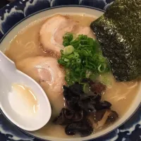 Snapdishの料理写真:醤油とんこつラーメン|Narumiさん