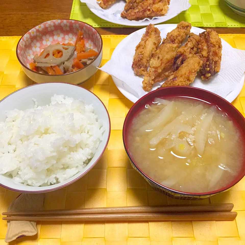 蓮根の薄煮物、フライドチキン、お味噌汁|舐め子さん