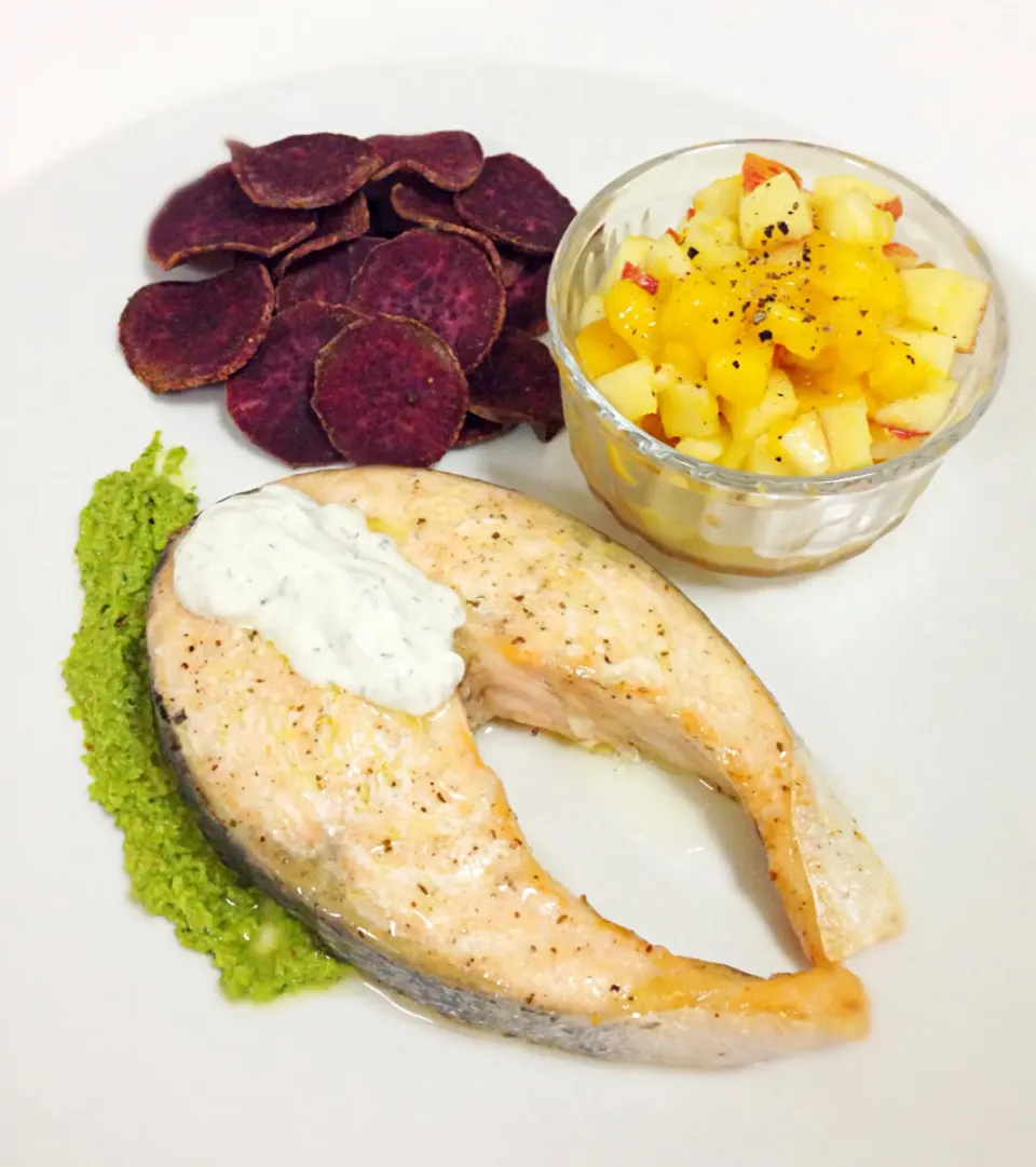 Grilled salmon with rucola pesto and dill yogurt, with sides of home baked sweet potato chips and tangy mango-apple salsa|coxiella24さん