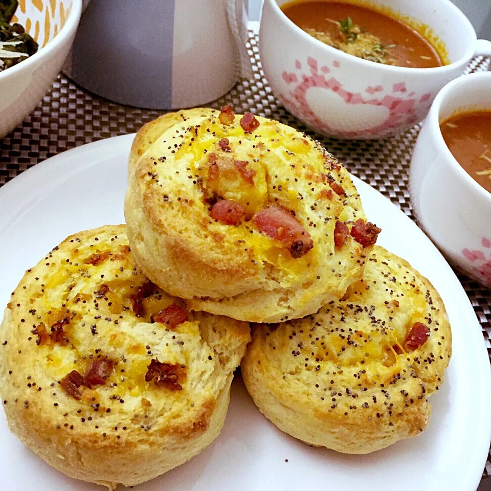 Savoury Spiral Scones with Bacons, Sundried Tomatoes & Cheddar Cheese|Prisca Erさん