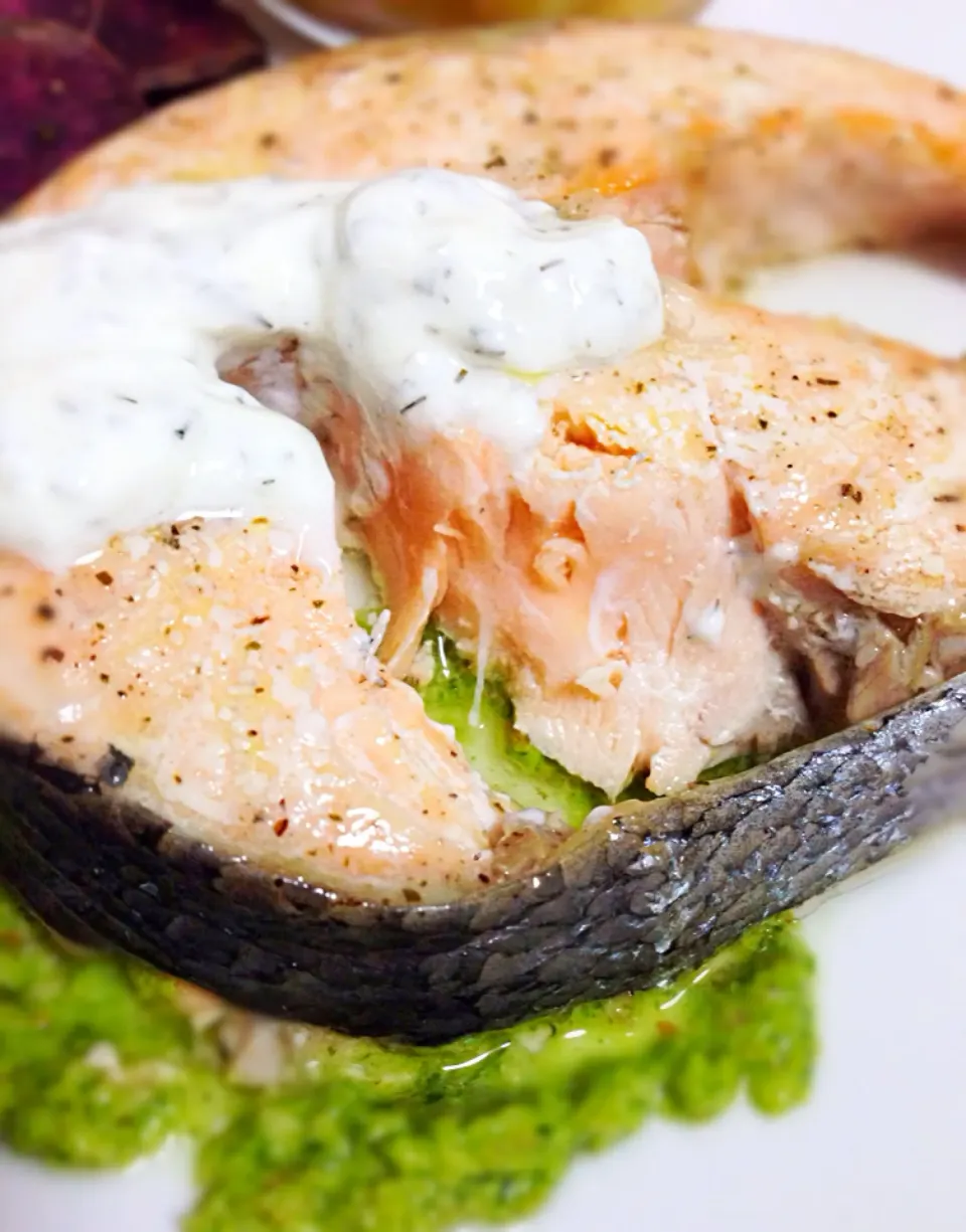 Grilled salmon with rucola pesto and dill yogurt|coxiella24さん