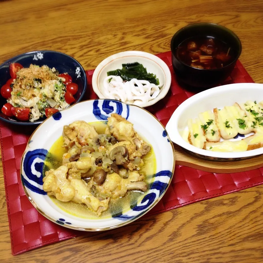 おかなさんの白菜サラダ・イカとワカメを酢味噌で・揚げとエノキと玉ねぎのお味噌汁・竹輪のチーズ焼き・手羽元のカレー風味煮込み|美也子さん