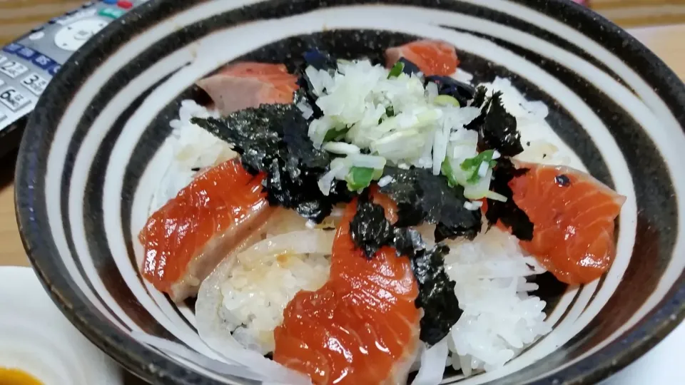 サーモン漬け丼|かつこ ともこさん