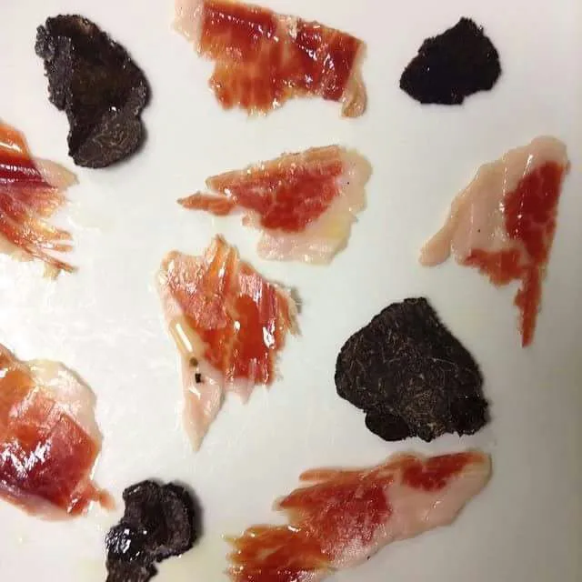 Prosciutto and black truffles|CHUENCHAIさん