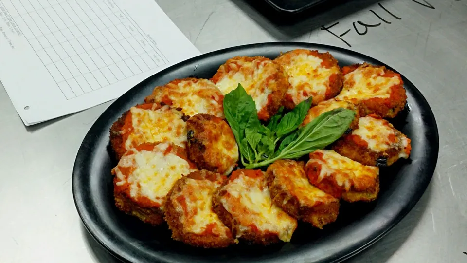 Pan fried eggplant with tomato sauce.|Kris Milesさん