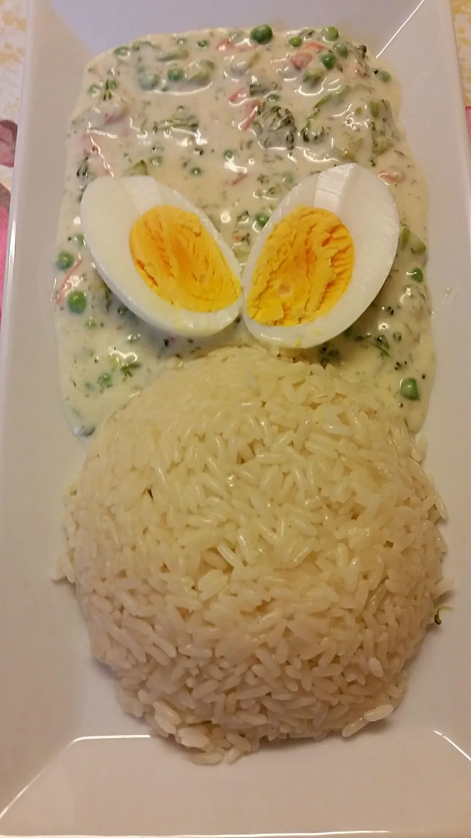 Rice with boiled egg and home made vegetable cream sauce.|Najeskaさん