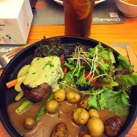 Beef steak & Mini potatoes|Hà Myさん