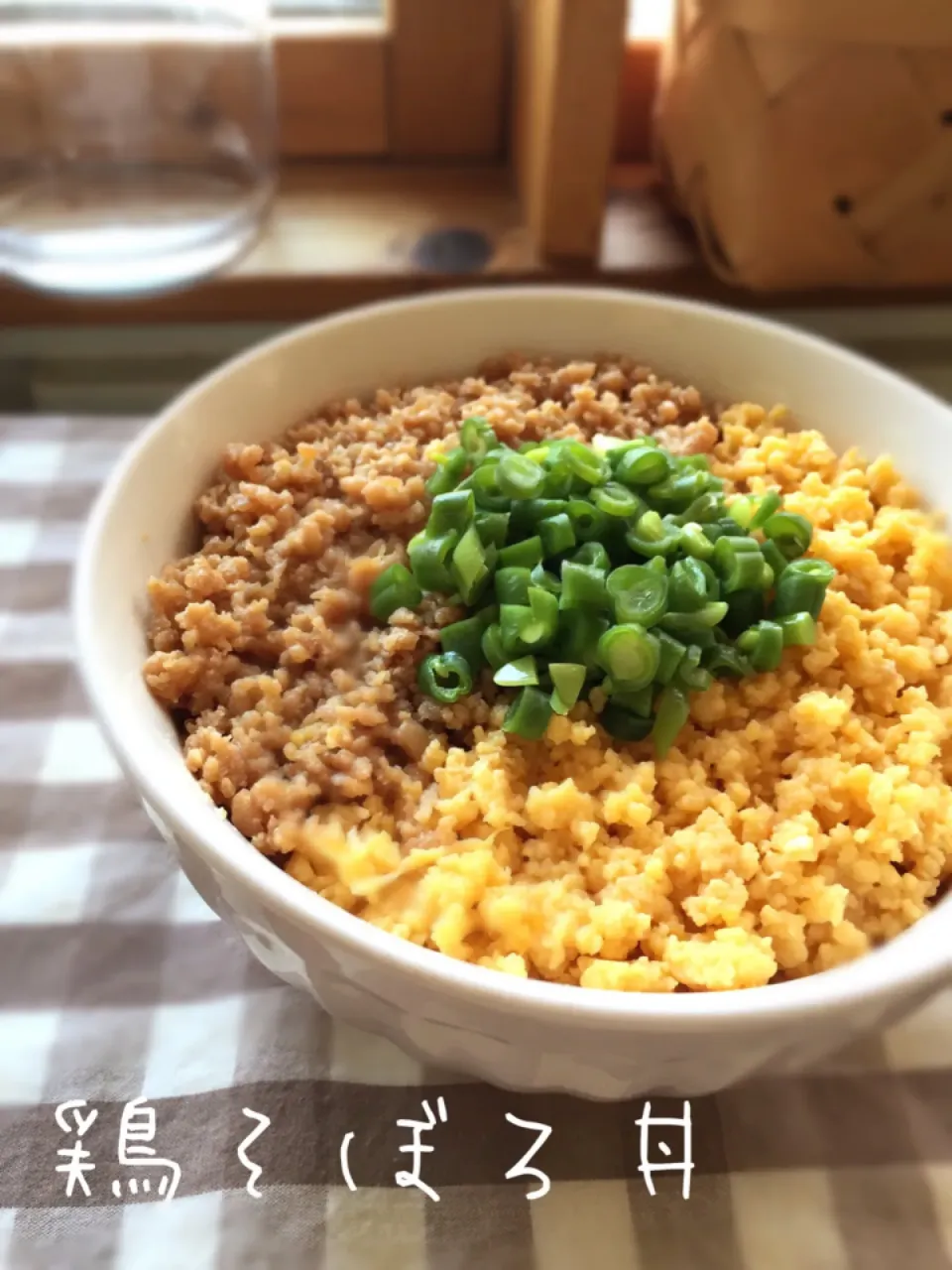 Snapdishの料理写真:鶏そぼろ丼|Sachiyo Tanakaさん