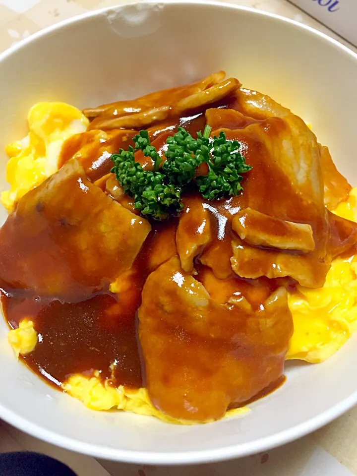 余ったデミグラスソースを使って🍳デミグラ丼(´∀｀)|Tamaleさん