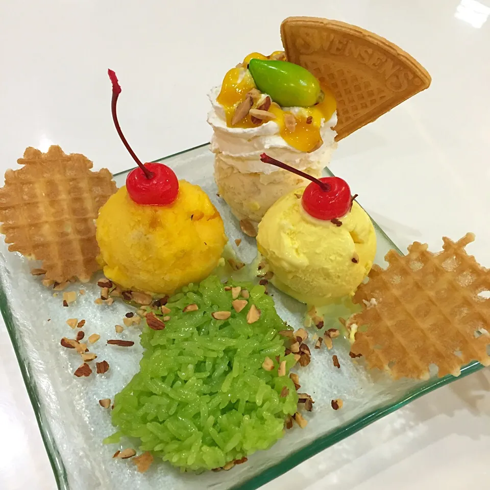 Mango Icecream with sticky rice|liliさん