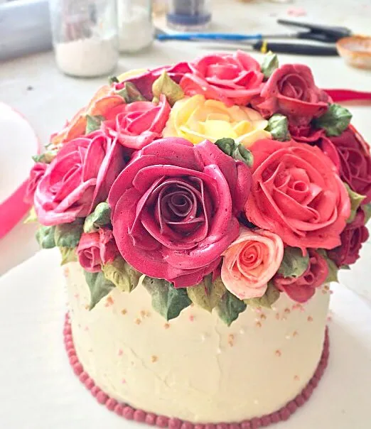 Snapdishの料理写真:Beautiful flower butter cake #red #flower #cake #decoration|Jill Nyomanさん