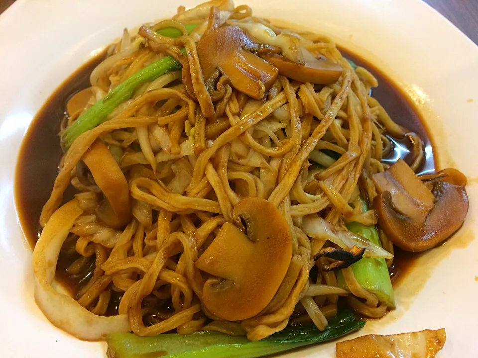 Stirfried eefu noodles with mushrooms|Ong Sor Fernさん