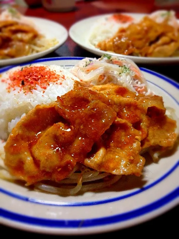 手抜き夕飯。生姜焼きと春雨サラダ(-｡-;|＊みお＊さん