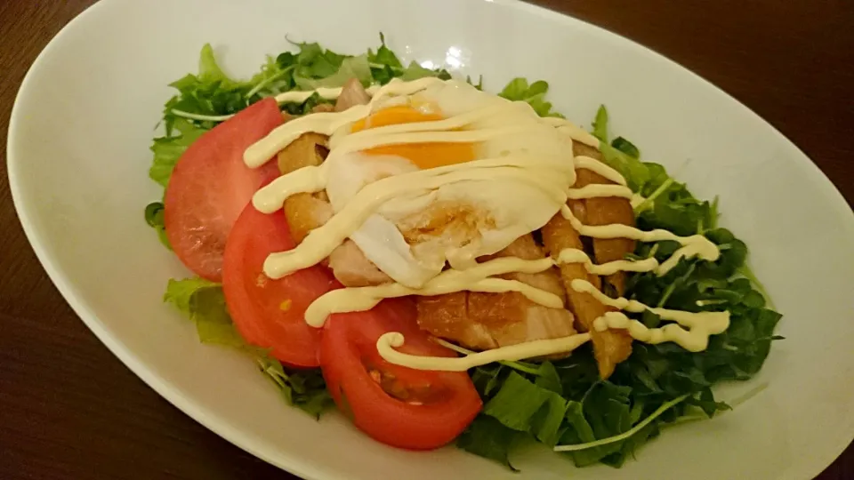 温玉乗せ照りチキサラダ丼|アンジェさん