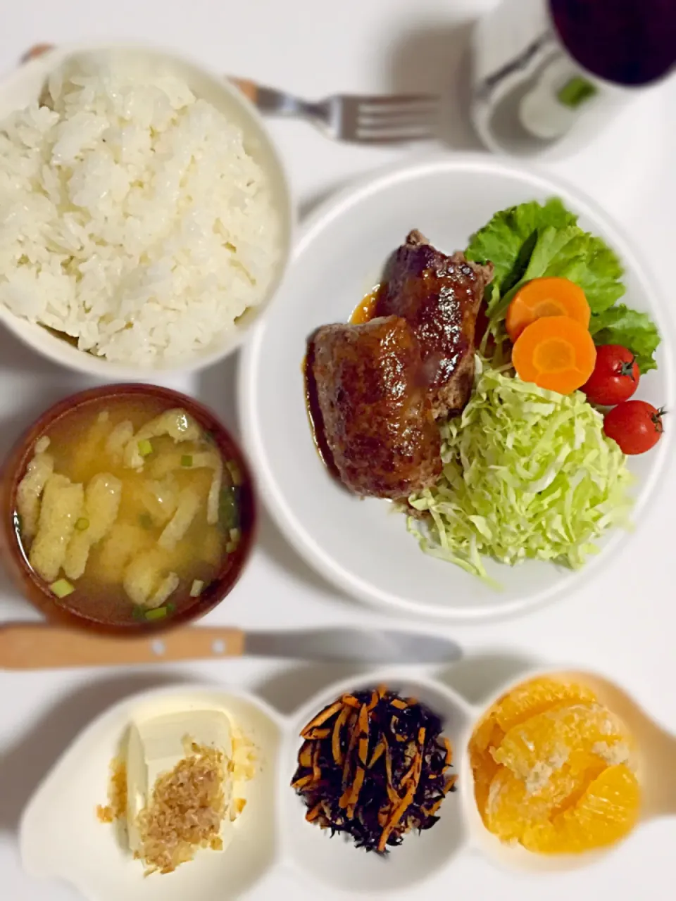 ＊おあげの味噌汁
＊野菜サラダ
＊さわやかのハンバーグ
＊冷奴
＊ひじきの醤油炒め
＊甘夏の砂糖漬け|あゆかさん