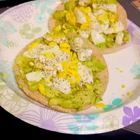 Snapdishの料理写真:avacado and eggs on flat bread yummy!|Shari Johnsonさん