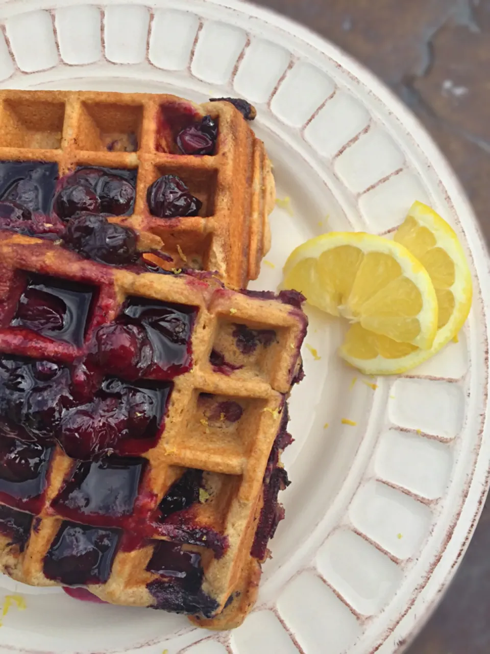 Lemon Zest Blueberry Waffles|lindsay robesonさん