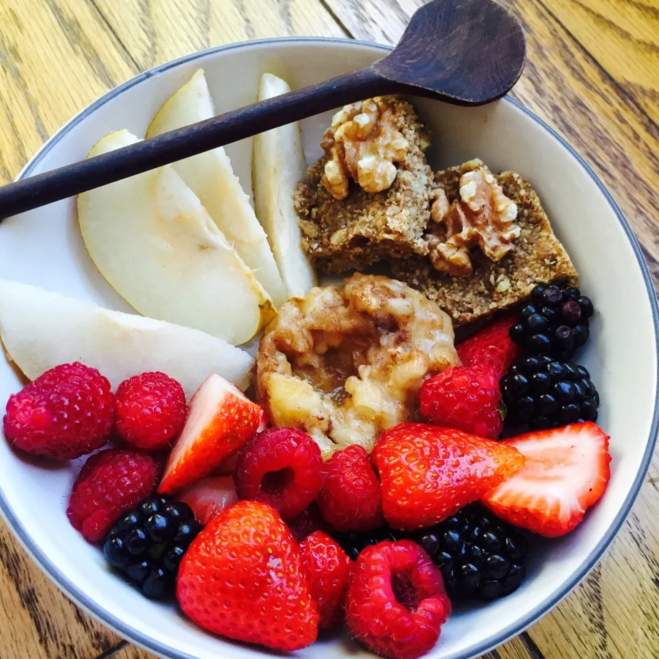 Snapdishの料理写真:Salted nut butter walnut squares with banana ice cream, fresh berries and Asian pears|victoria valerioさん