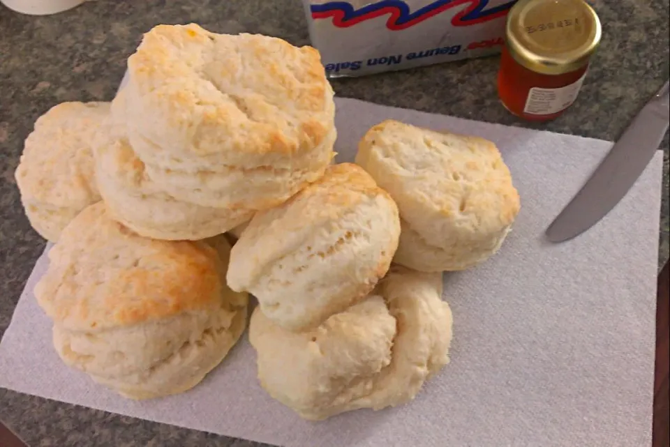 Homemade buttermilk tea biscuits|paulaさん