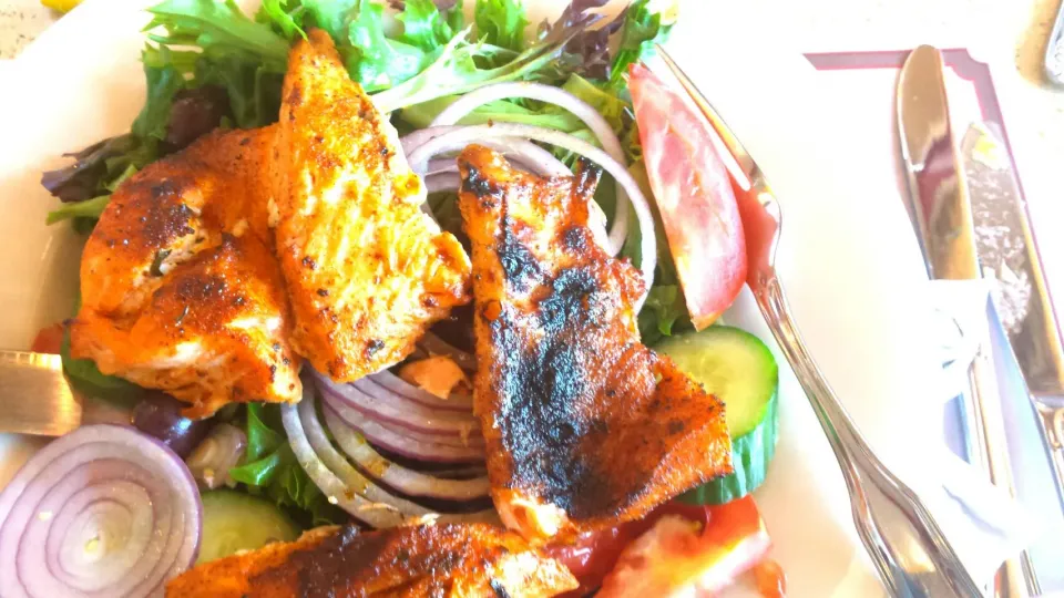 mesculin salad with Broiled Cajun salmon|jasmineさん