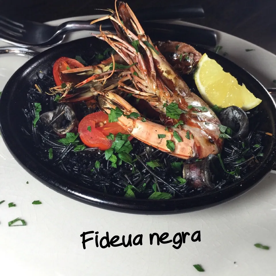 Snapdishの料理写真:Fideuá negra|アズフラさん