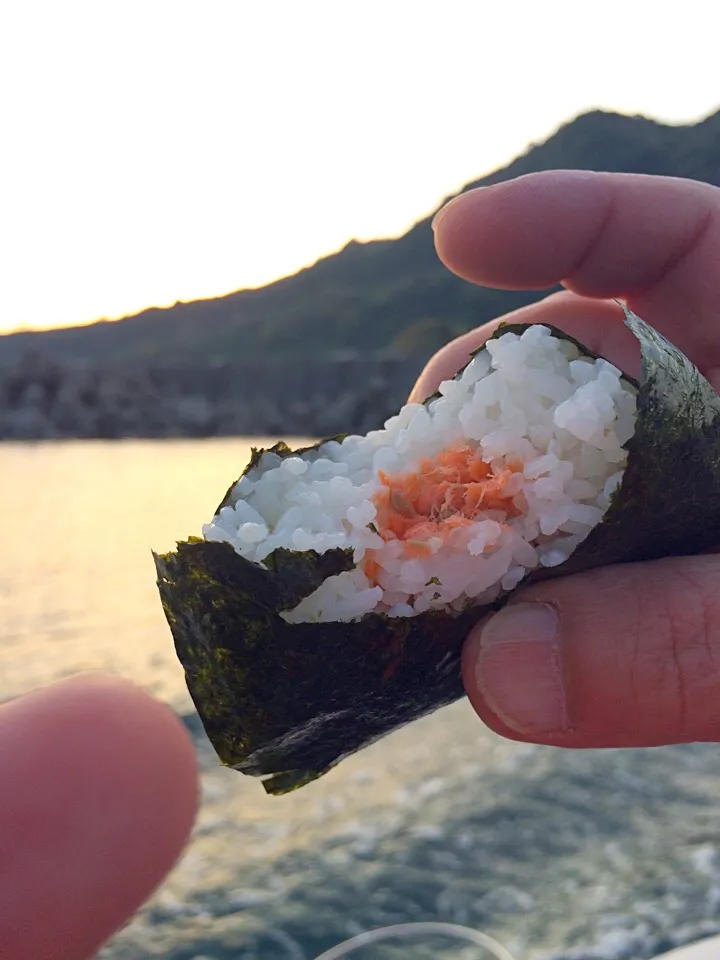 シャケおにぎり|風流料理人さん