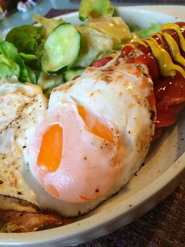 Sunday breakfast... Chorizo and egg with salad|Nigelさん