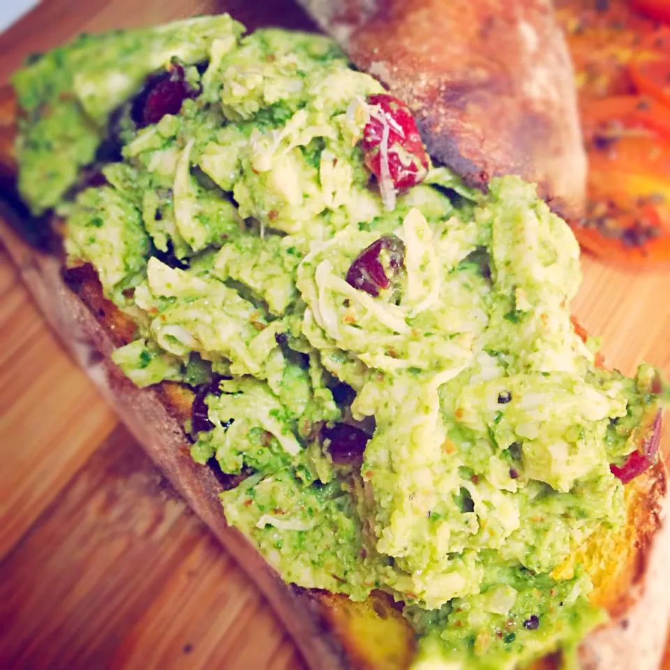 Snapdishの料理写真:Rucola pesto chicken sandwich  with dried cranberries|coxiella24さん