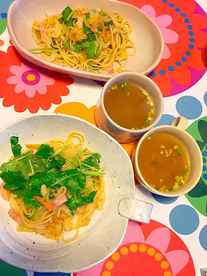 くららちゃんのキムチクリームパスタをおりぃちゃんが作ってるの見て食べたくなり自己流で作りました‼️|さくたえさん