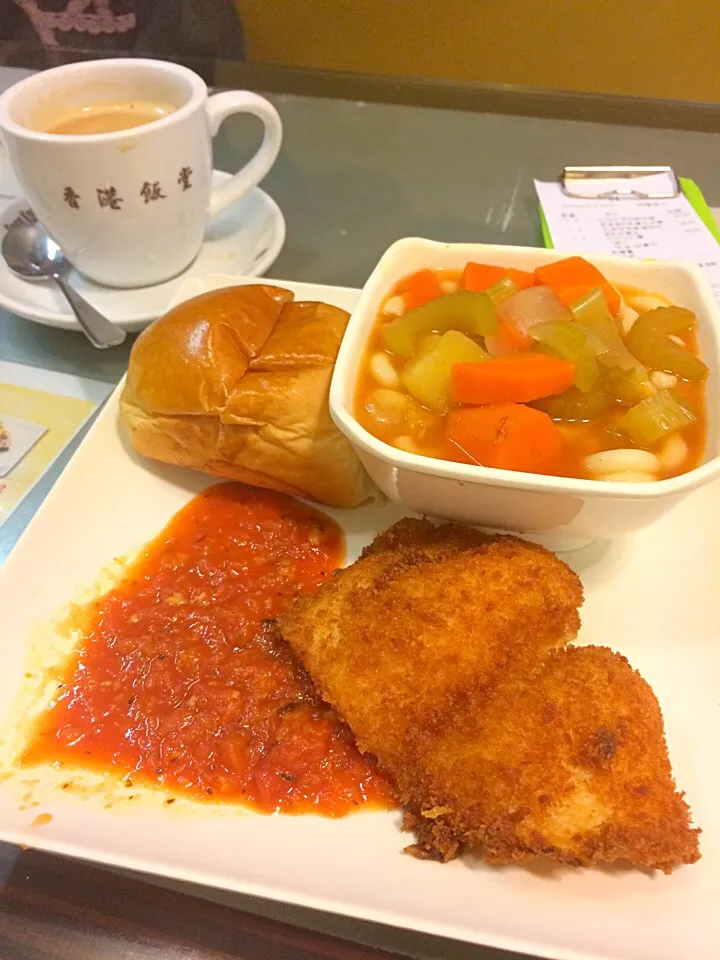 Snapdishの料理写真:Breakfast (Fried Fish Fillet, Veggy Macaroni, Bun w/ Tomato Sauce, Cantonese Milk Tea Mixed Coffee)|willklhさん