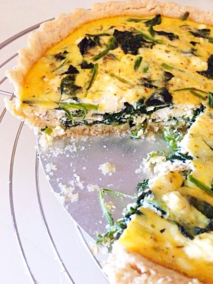 Snapdishの料理写真:Spinach and feta pie on gluten free crust|coxiella24さん