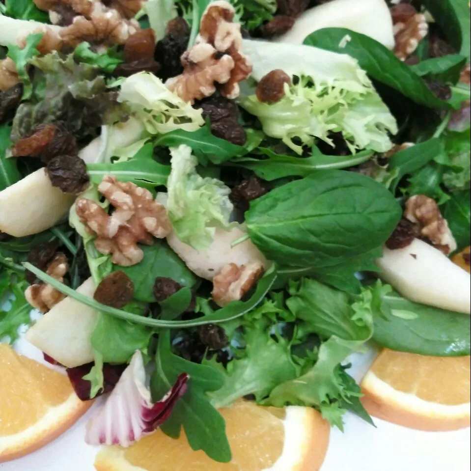 Ensalada verde con pera, nueces y pasas #salads #greensalad #vegan #pear #raisins #nuts #Ensaladas #orange #naranja #nueces #pasas #peras|maimay71さん