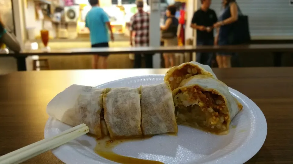 Popiah is a Fujian/Chaozhou-style fresh spring roll common in Taiwan, Singapore, Malaysia and Thailand.|秋平さん