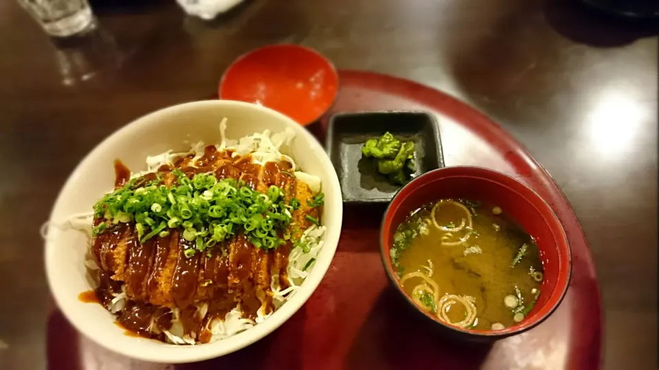 Snapdishの料理写真:西新井 大師の湯 味噌カツ丼|ミナミ ヒロヤさん