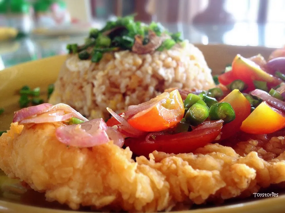 Deep fried fish, special sauce with garlic fried rice|toystory150780さん