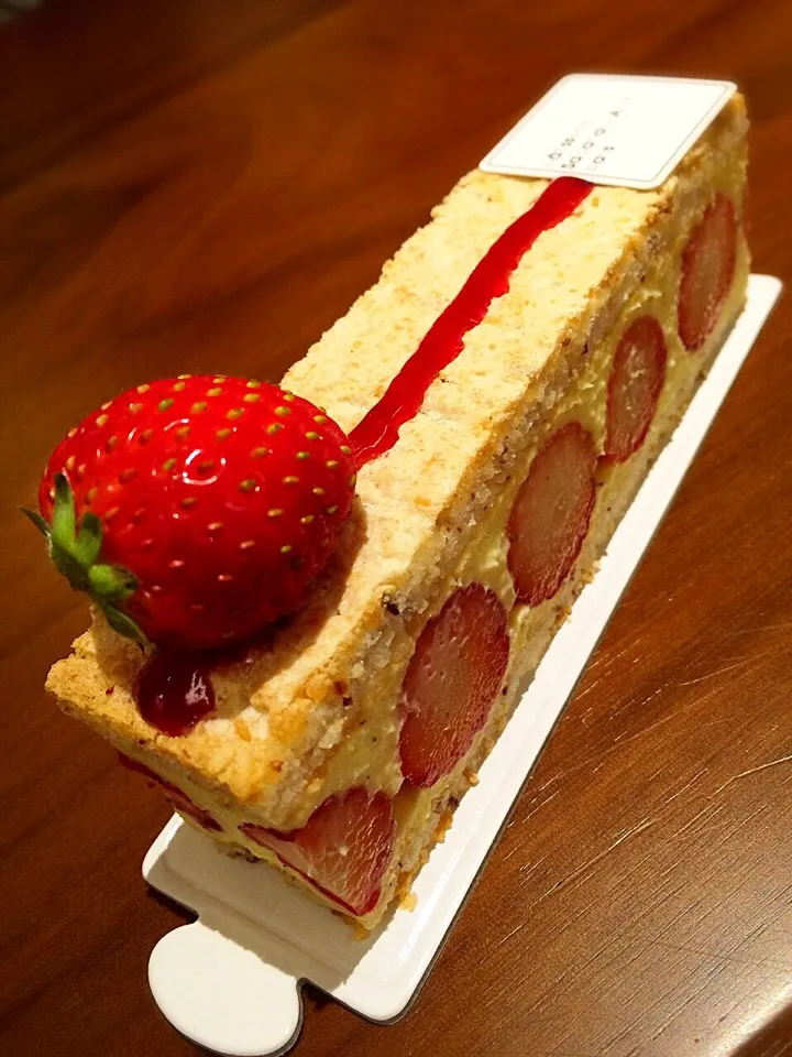 Snapdishの料理写真:patisserie sadaharu AOKI paris🇫🇷
日本上陸10周年記念限定🍓🍰                                    #cafe  #sadaharuAOKI #六本木 #ROPPONGI #HIBIYA #GINZA #marunouchi  #cake  
#シャンパ|chieさん